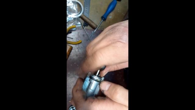 Заклинил замок зажигания nissan np300. Ремонт замка долго,нудно