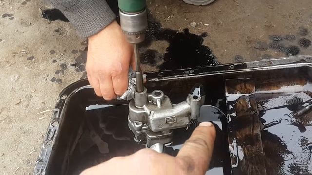 Как проверить исправность маслянного насоса двигателя змз 402 снятого с двигателя.
