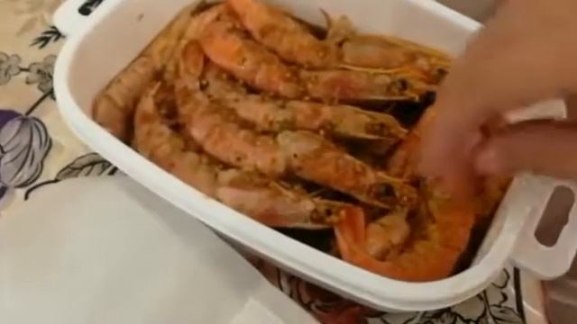 Лангустины под медово-соевым соусом