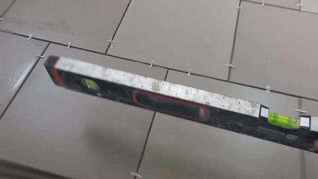 Укладка плитки на неровный пол