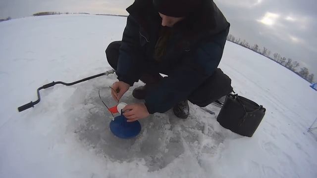 зимняя рыбалка на Московском море -Иваньковском водохранилище )