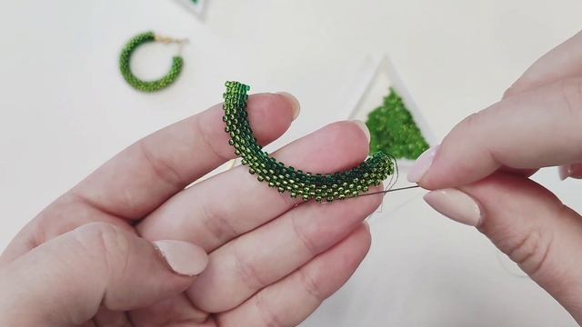 Плетем серьги-кольца из бисера. Создаем серьги-конго