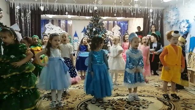Новогодняя песня старшая группа