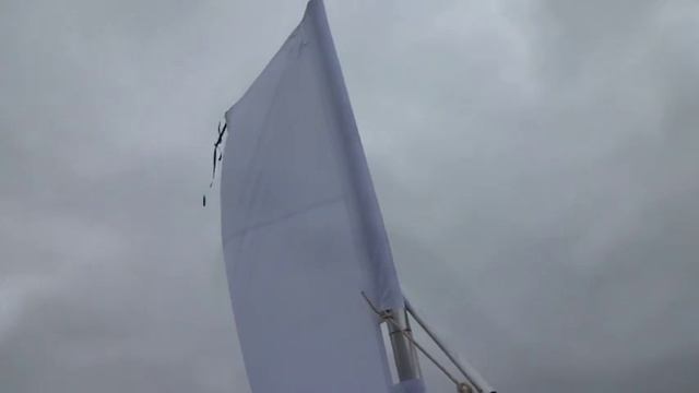 Парус подвесной Катайнена на надувной лодке, или как сделать из резинки парусник.