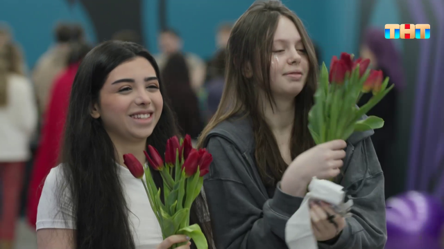 Парни поздравляют участниц проекта «Новая Фабрика звезд» с 8 марта