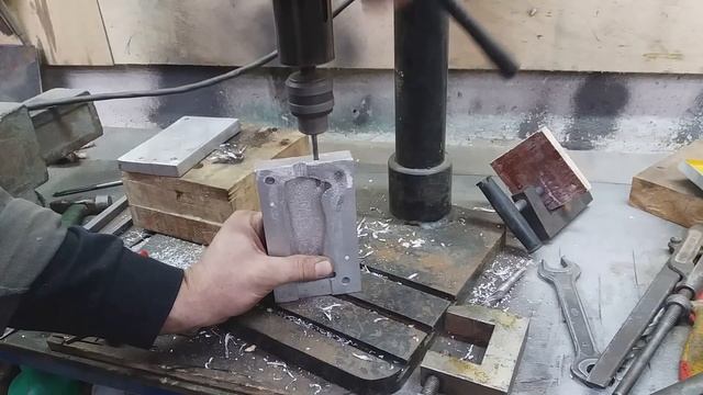 НОВЫЙ СПОСОБ ИЗГОТОВЛЕНИЯ РУКОЯТОК ДЛЯ НОЖЕЙ ИЗ КРЫШЕК ОТ БУТЫЛОК В ГАРАЖНЫХ УСЛОВИЯХ | DIY | HDPE