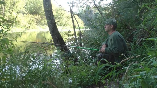 ОСЕННЯЯ РЫБАЛКА НА ПОПЛАВОК В СЕНТЯБРЕ НА РЕКЕ.