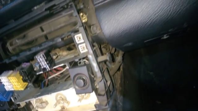 Замена радиатора печки на Ауди 100 С4 кузов 45