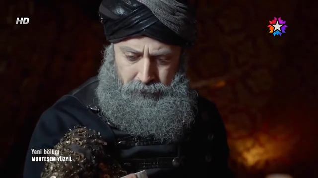 Хюррем плачет из-за смерти Мустафы