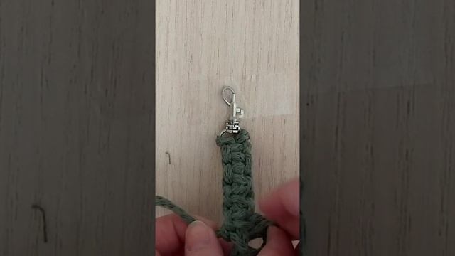 Мастер-класс "Мужской брелок в технике макраме"