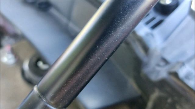 Ставим поводок щеток с крючком . Чери Тигго 7.