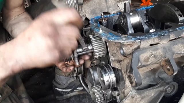 Снимаем звезду коленвала.