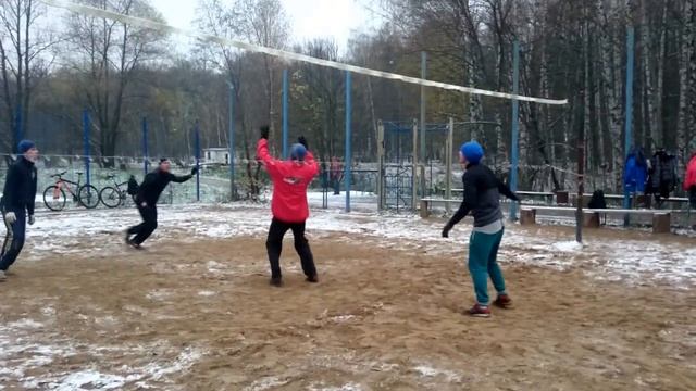 Скачут зайки на лужайке