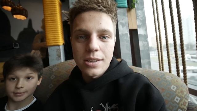 БОГАТЫЙ школьник с РУБЛЕВКИ КУПИЛ САМЫЙ ДОРОГОЙ САМОКАТ !