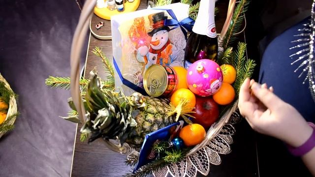 Новогодняя корзина с фруктами своими руками.