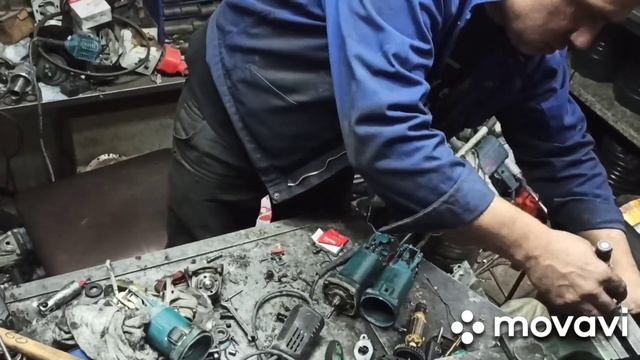Makita 9558HN, 9555HN особенности замены выключателя, якоря, статора.