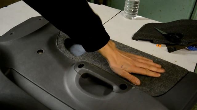 Hyundai Accent 2. Перетяжка дверных карт.