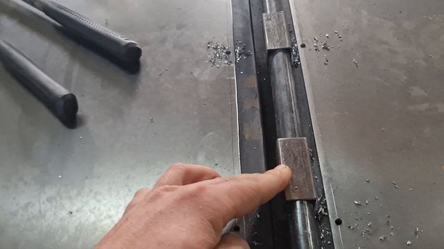 засов на ворота своими руками... очень простой способ