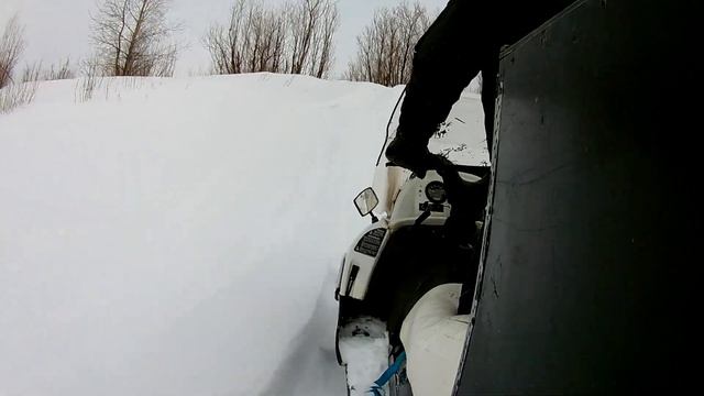 Снегоход Тайга с двигателем Лифан 20. Подьем в горку по целому.