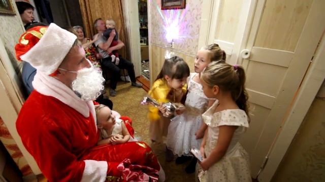 Дети рассказывают стихи Деду Морозу