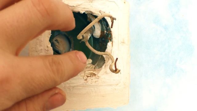 Лампа горит выключатель выключен