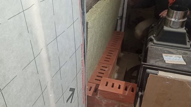 Портал из кирпича для металлической печи.