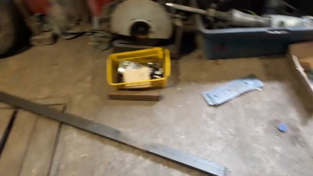 Скамейка из профильной трубы и доски