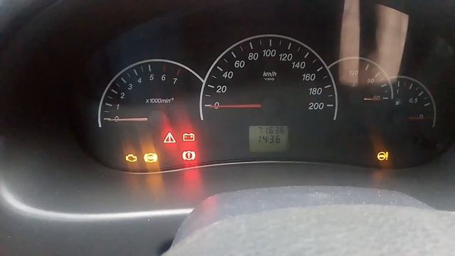 Приора плохо заводится на холодную. И то, после нажатия педали газа