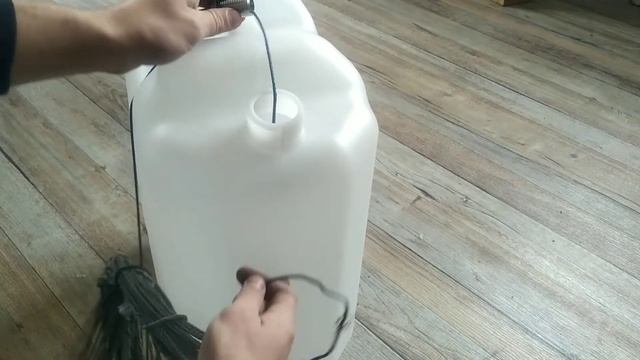 Как врезать кран в канистру.