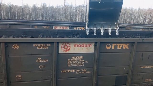 п.февральск КАК ГРУЗЯТ ВАГОНЫ УГЛЁМ? #вахта #работа #россиястарательская #погрузчики #уголь