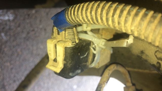 Решение проблемы обломленого болта на креплении датчика положения коленвала на Ваз 2115 Ч.2