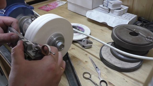 ХОНИНГОВАНИЕ ПАРИКМАХЕРСКИХ НОЖНИЦ НАШ СТАНОК ДЛЯ ВЫШЛИФОВКИ.