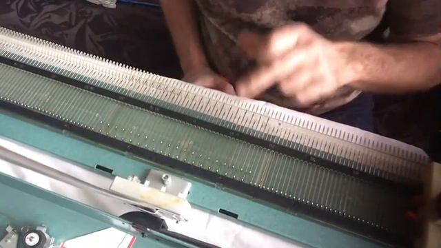 Начало вязания на вязальной машине Нева-5