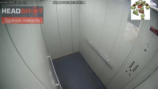 Мужчина ссыт в лифте перед дамой....