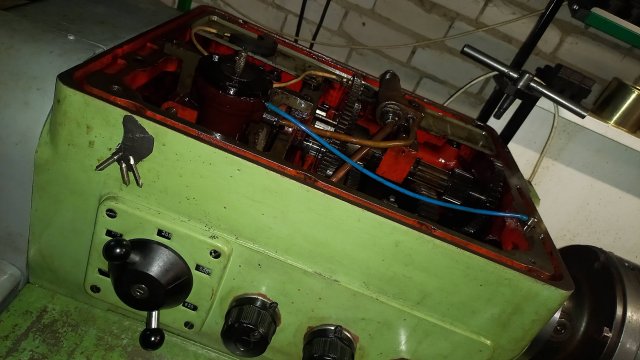 Передняя бабка станка. 1к62 . Вилка передач . Простое решение проблемы.