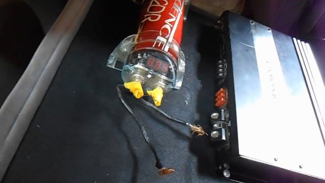 Для чего нужен конденсатор в автоакустику