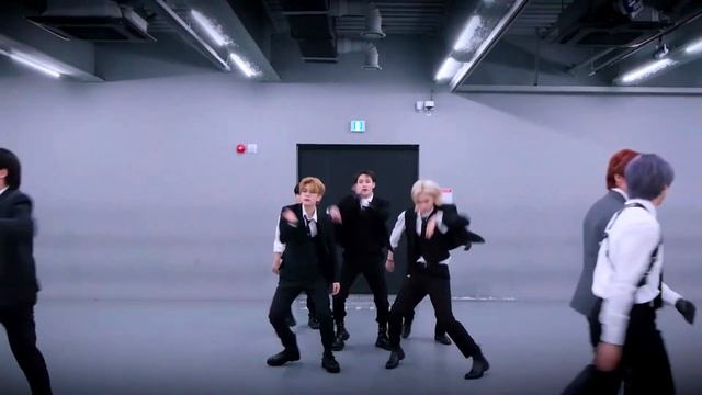 Stray Kids S-Class Mirrored Dance Practice