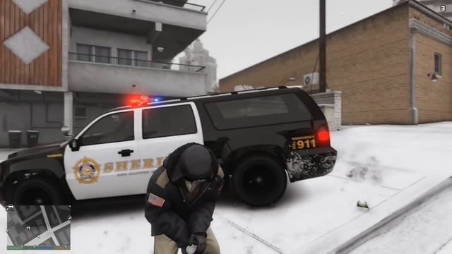 ВСЕ КОПЫ ТОЛЬКО СО СНЕЖКАМИ! БАНДИТЫ СМЕЮТСЯ! - GTA 5 ИГРА ЗА ПОЛИЦЕЙСКОГО (МОДЫ ГТА 5 LSPDFR)