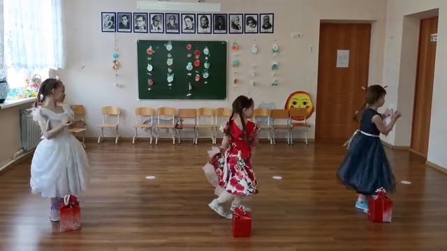 Детский танец «Детки – конфетки» МБДОУ "Верблюженский детский сад "Теремок" Средняя подгруппа.