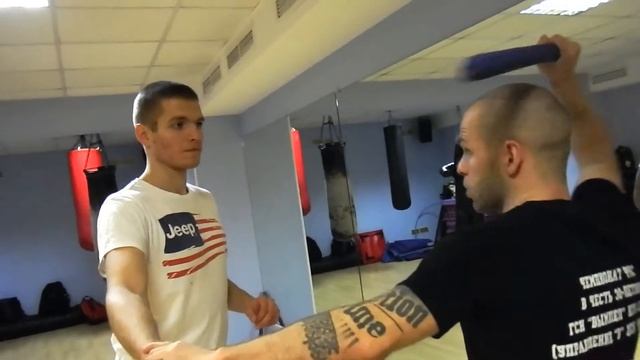 Палочный бой. Мастер-класс. Как драться палкой на улице. Самооборона с палкой.
