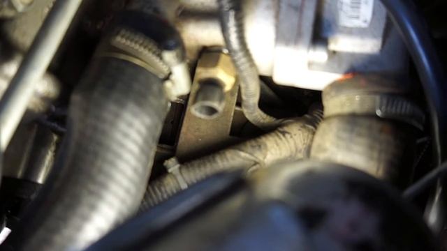 Замена ремня ГРМ на Приоре: выставляем метки, затягиваем болты в одиночку.