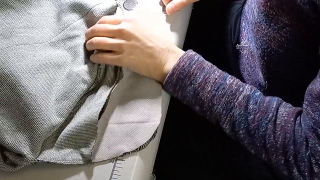 КАК РЕМОНТИРОВАТЬ БРЮКИ. ВСТАВИТЬ КЛИН МЕЖДУ НОГ.