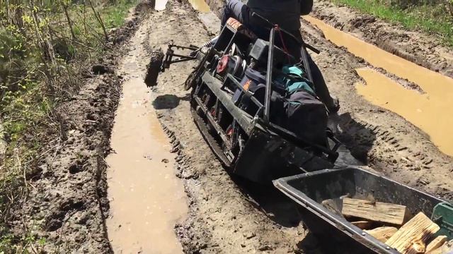 Мотобуксировщик Дикий с колесным модулем по грязи