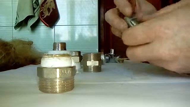 Как намотать лён на резьбу.