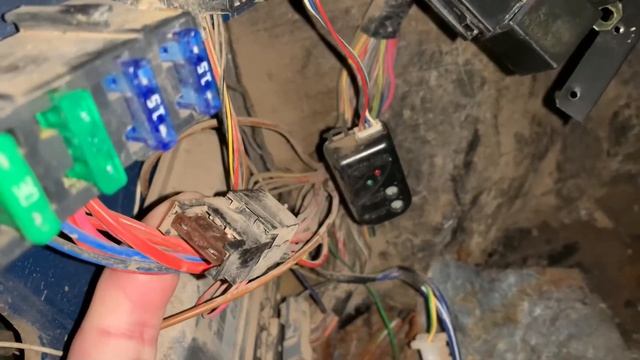 Нет искры на Ниве 21214 не работает бензонасос