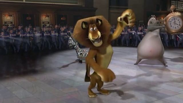 Алекса усыпляют с дротиком снотворного. Мадагаскар (2005) год