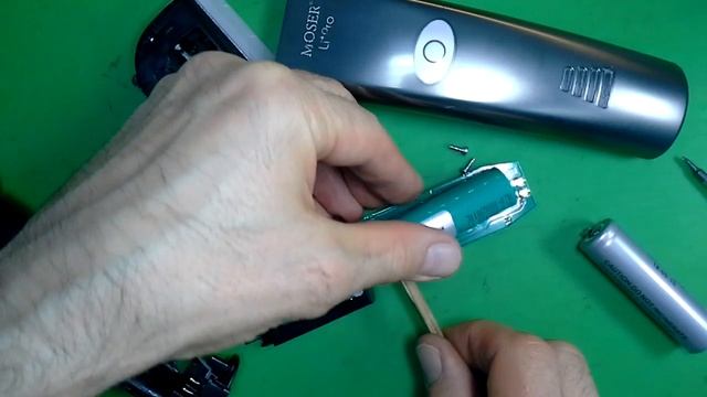 Как разобрать и заменить аккумулятор на машинке для стрижки волос Moser 1884-0050 Li+Pro