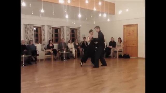 Anne Marit Ligaard and Magnus Andersson, improvising to Carlos Di Sarli's Nada. www.tangotango.no