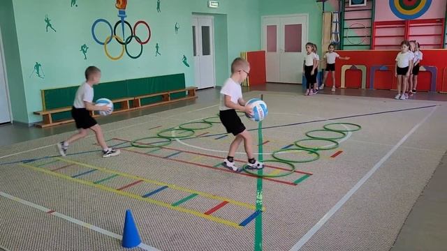 эстафета с обручами