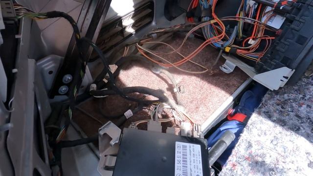 Установка акустики Harman Kardon Mercedes w211 Restail.